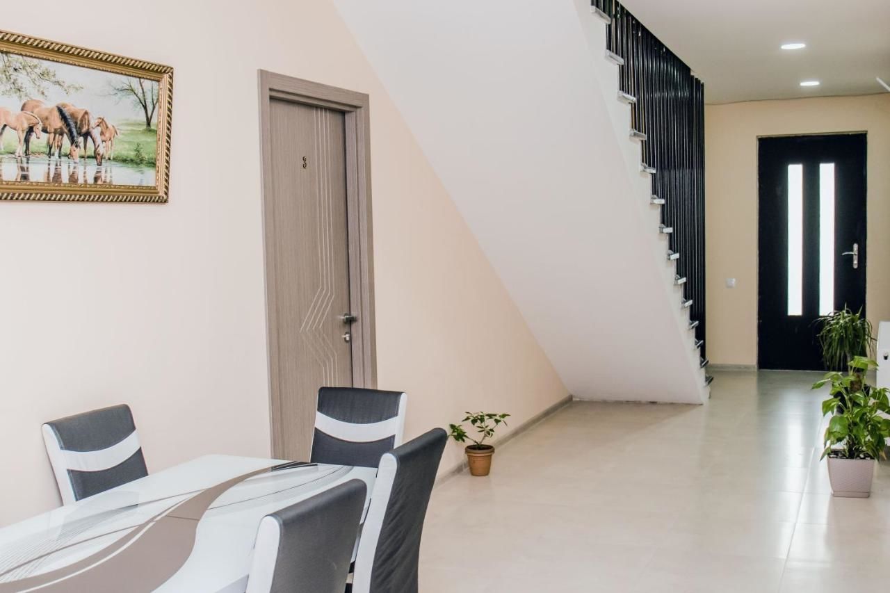 Отели типа «постель и завтрак» Red Hotel Тбилиси-35