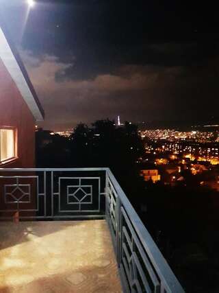 Отели типа «постель и завтрак» Red Hotel Тбилиси-6