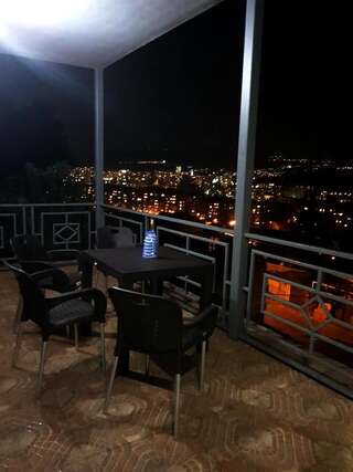 Отели типа «постель и завтрак» Red Hotel Тбилиси-7