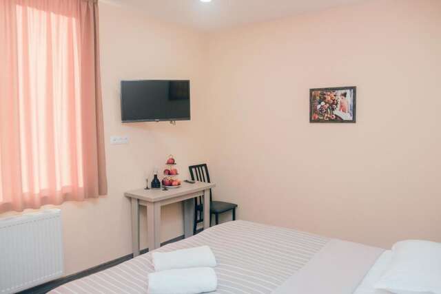 Отели типа «постель и завтрак» Red Hotel Тбилиси-15