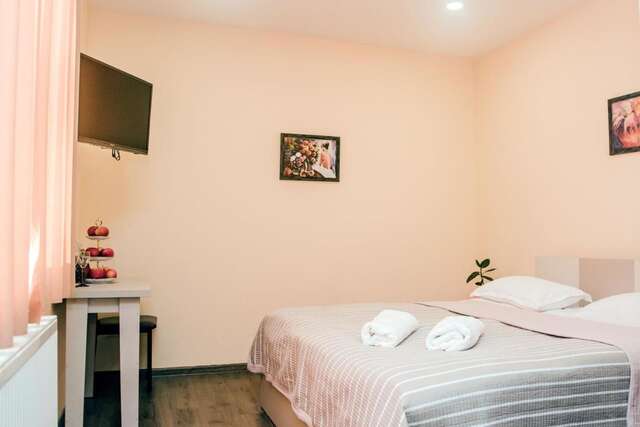 Отели типа «постель и завтрак» Red Hotel Тбилиси-19