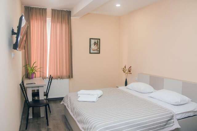 Отели типа «постель и завтрак» Red Hotel Тбилиси-22