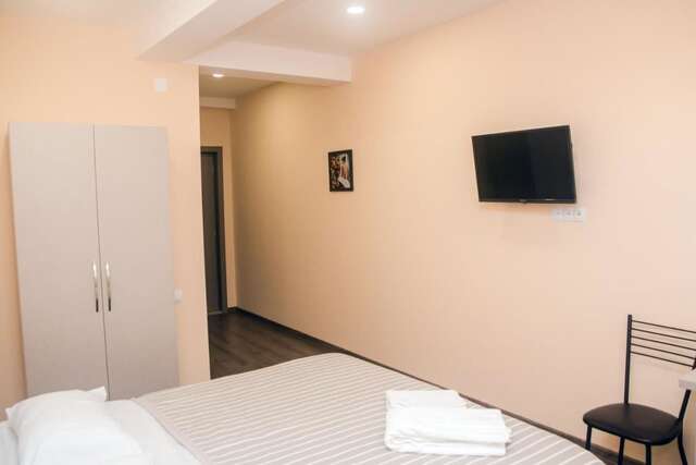 Отели типа «постель и завтрак» Red Hotel Тбилиси-23