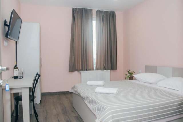 Отели типа «постель и завтрак» Red Hotel Тбилиси-24