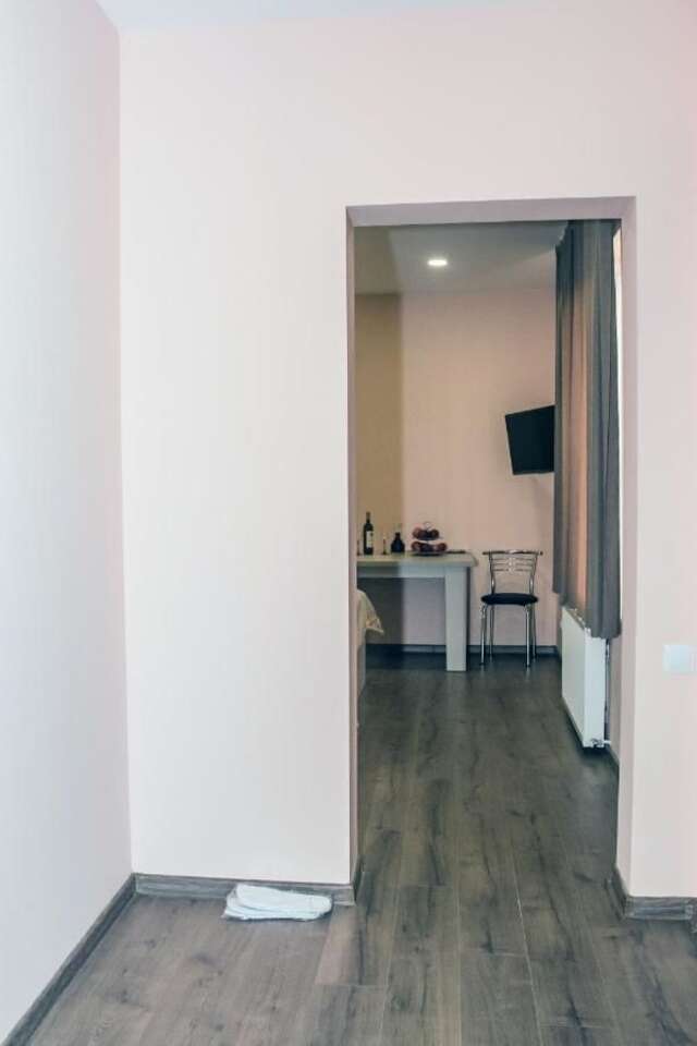 Отели типа «постель и завтрак» Red Hotel Тбилиси-26