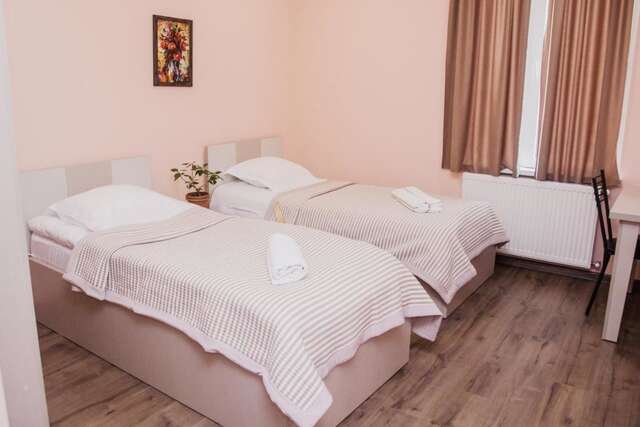 Отели типа «постель и завтрак» Red Hotel Тбилиси-5