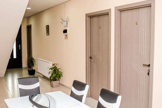 Отели типа «постель и завтрак» Red Hotel Тбилиси-35